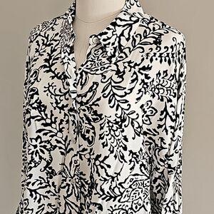 NWOT Zara Blouse Black White Floral Spring Vacation Brunch